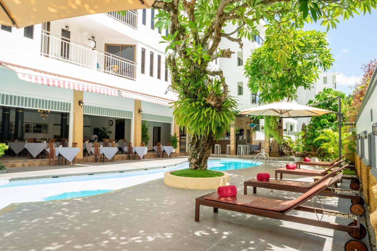 La Vintage Resort Patong Exteriör bild