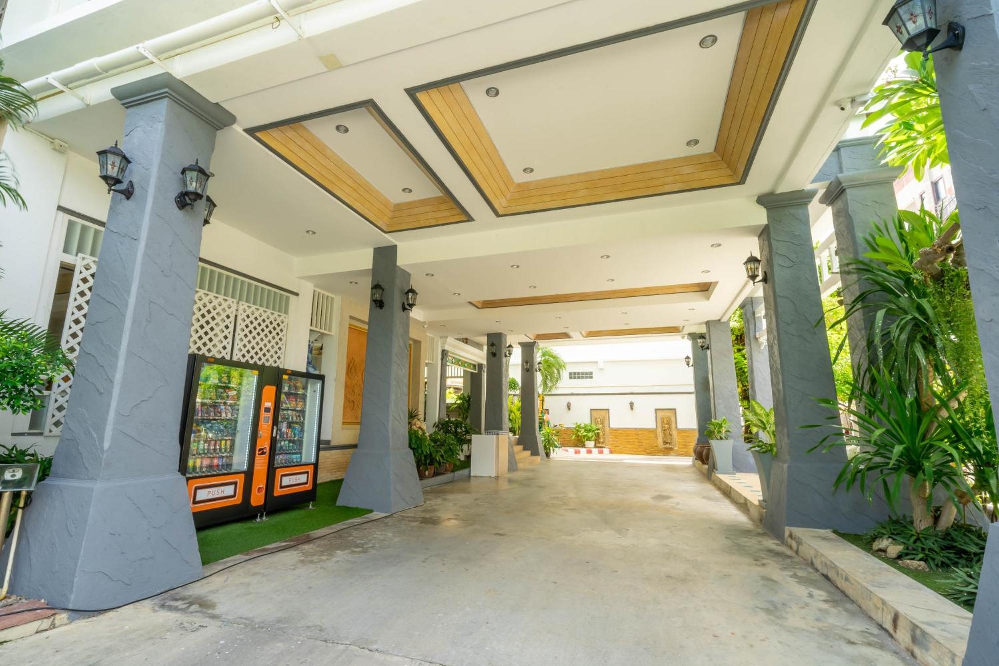 La Vintage Resort Patong Exteriör bild