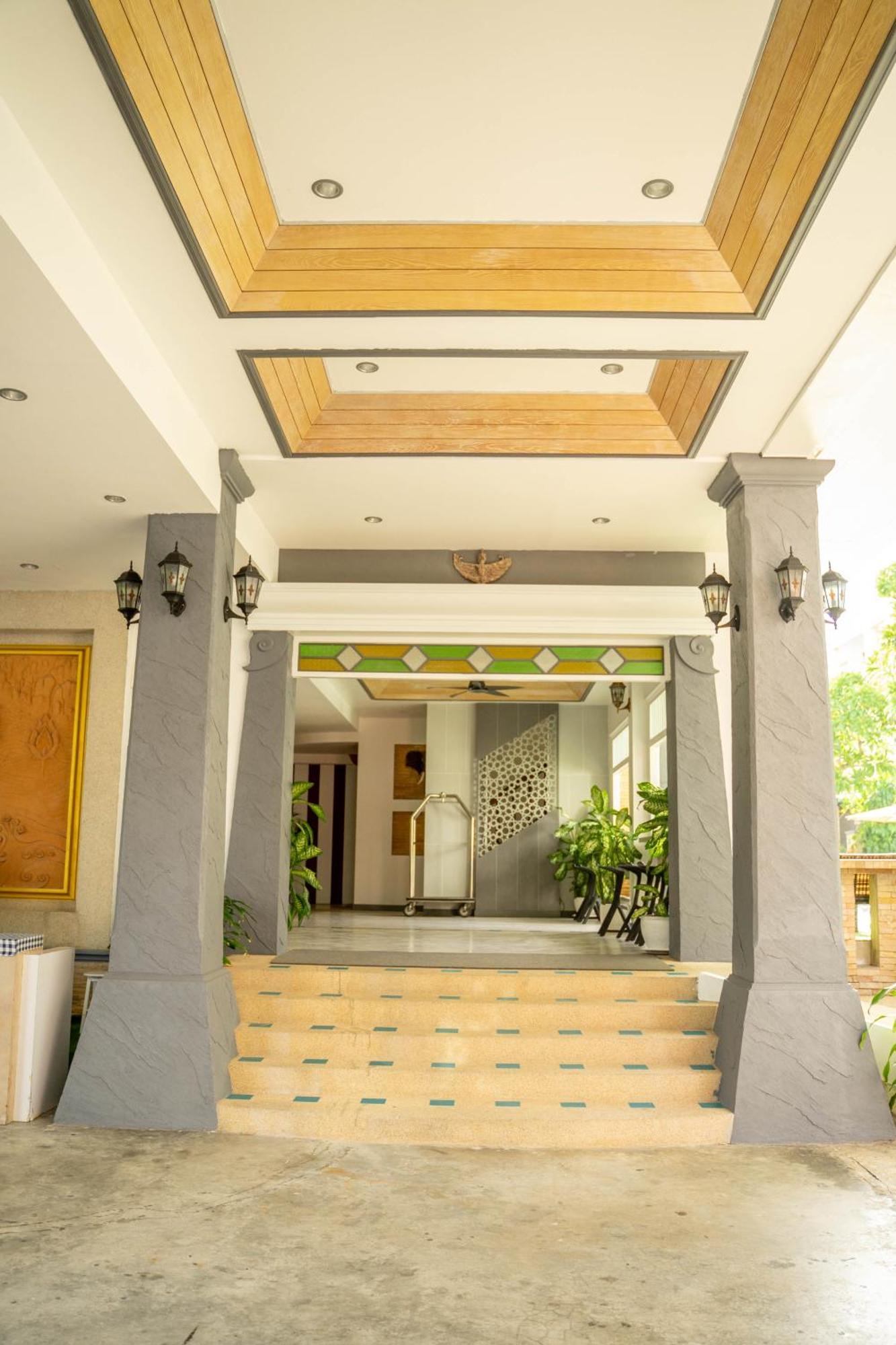 La Vintage Resort Patong Exteriör bild